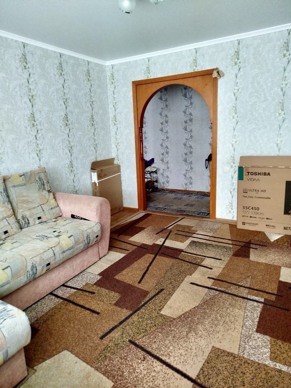 Продается 3-х комнатная квартира, г. Краснодон, 8/9, 64 м кв. Комнаты изолированные, с капремонтом, автономное отопление. Продажа с мебелью и техникой . Цена 3500000 руб. Тел +78595630642 Ольга....