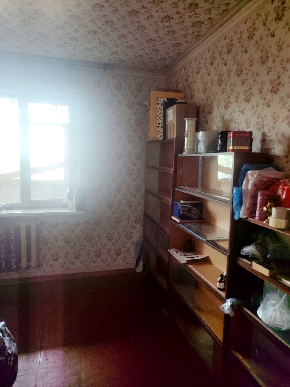 Продается 3-хкомн.квартира на кв. Мирный. !!! 6 200 000 руб. Расположение: 3 этаж из 9. Общая площадь: 72 кв.м. Кухня: 9 кв.м. Квартира находится в кооперативном доме с низкими коммунальными платежами. Окна – металлопластиковые (кроме балконов). Комнаты изолированные, санузел раздельный. В шаговой доступности...